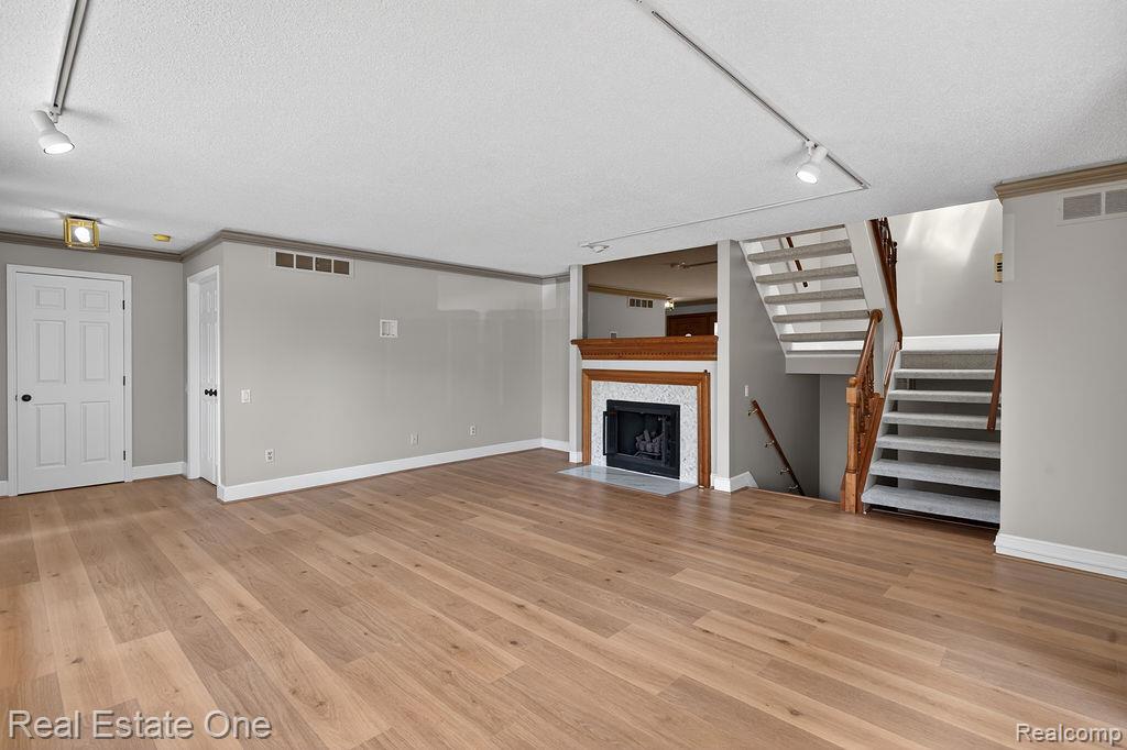 42660 Elizabeth Place, Clinton Twp, MI 48038 — Photo 8
