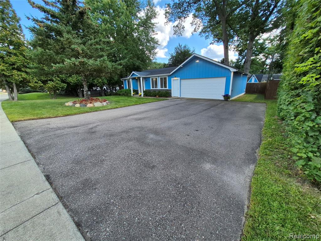 7377 Cooley Lake Road, West Bloomfield, MI 48324 — Photo 59