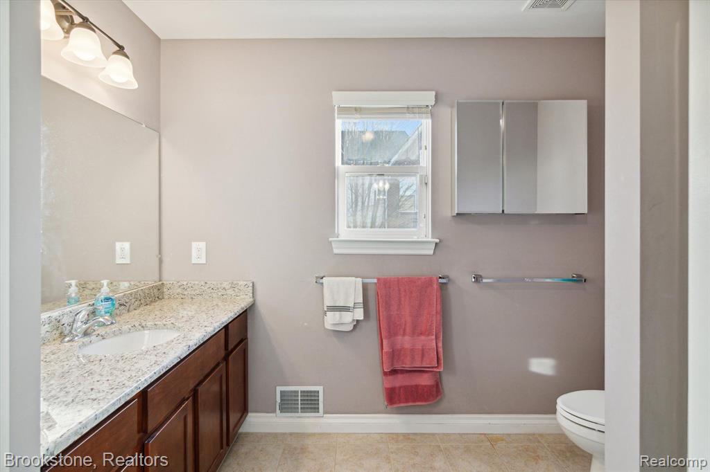 712 SUPERIOR Parkway, Westland, MI — Photo 22
