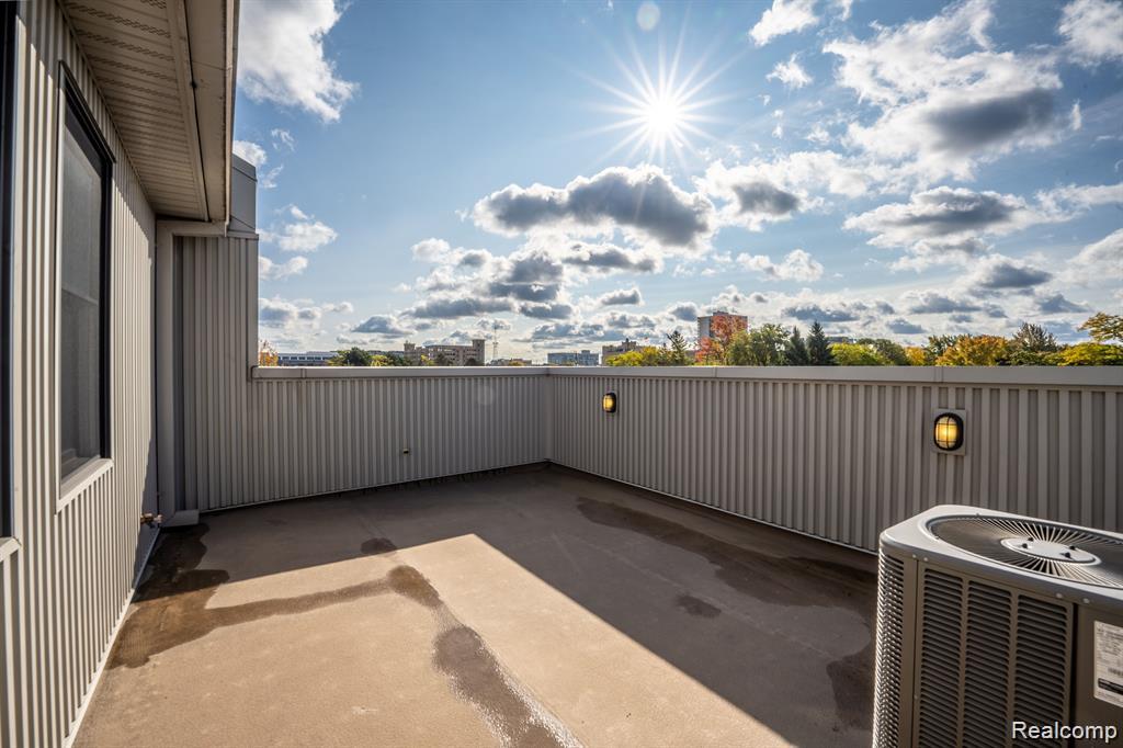 622 W 11 Mile Road, Royal Oak, MI 48067 — Photo 17