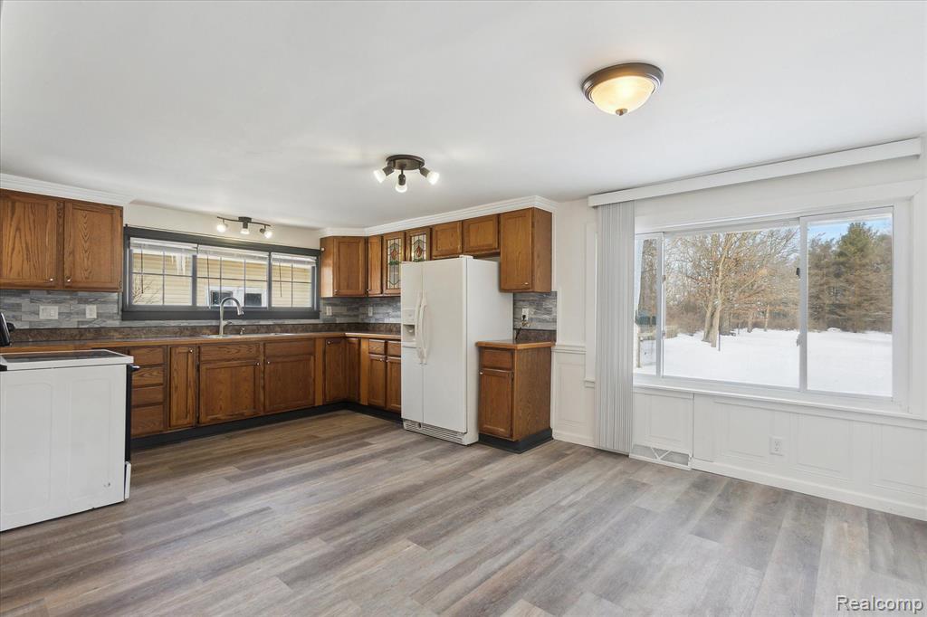 5369 SITKA Street, Burton, MI 48519 — Photo 9
