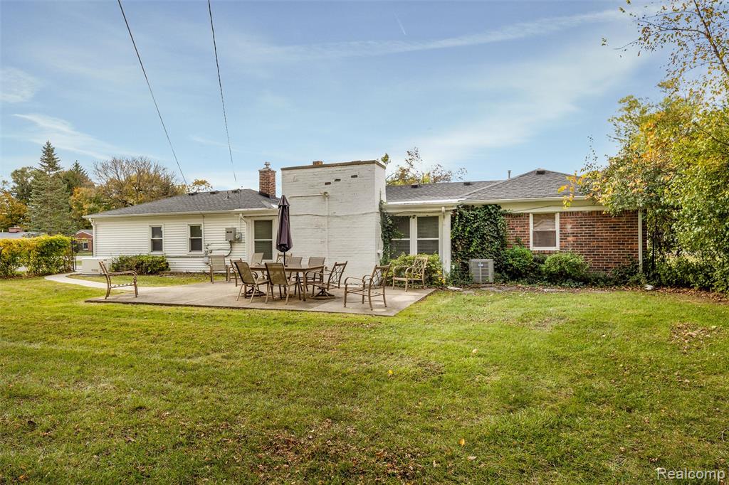 31220 Sheridan Drive, Beverly Hills, MI 48025 — Photo 28