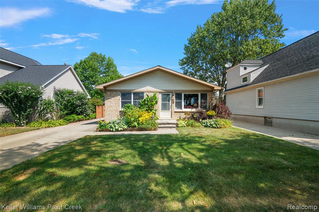436 Orchard Street, Wyandotte, MI 48192 — Photo 2