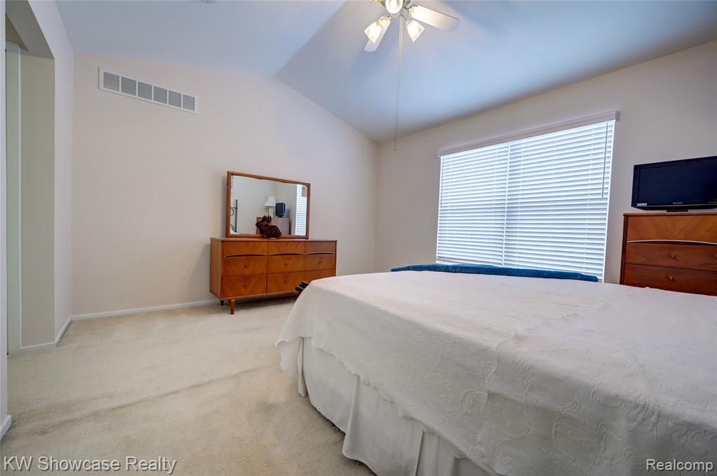 458 N Oak Drive, Commerce Twp, MI 48390 — Photo 28