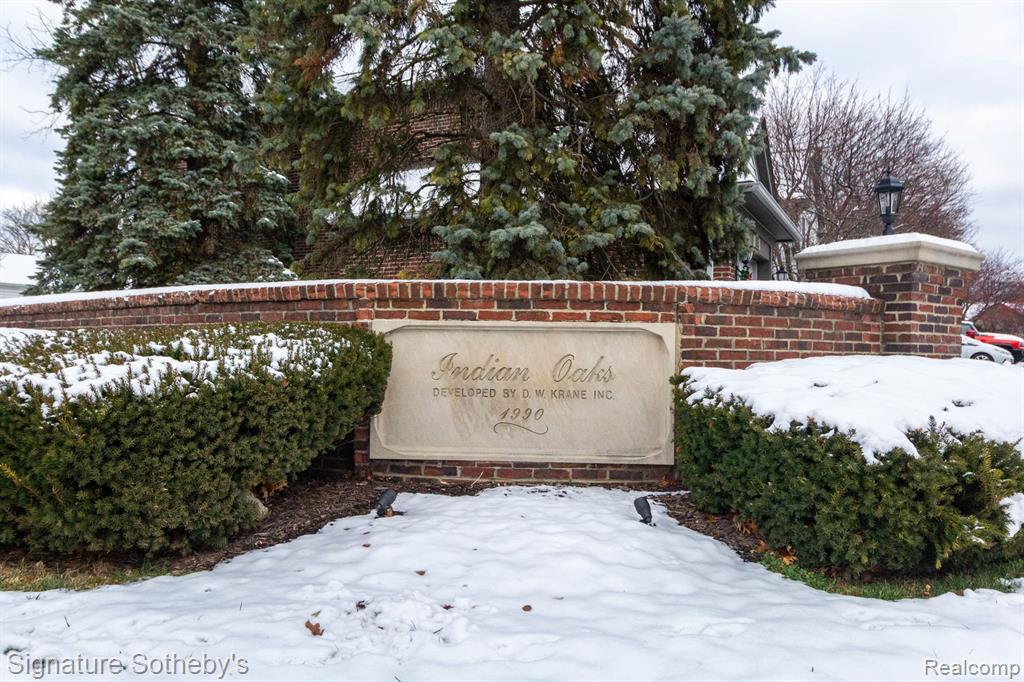 424 Oak Run Court, 11, Royal Oak, MI 48073 — Photo 2