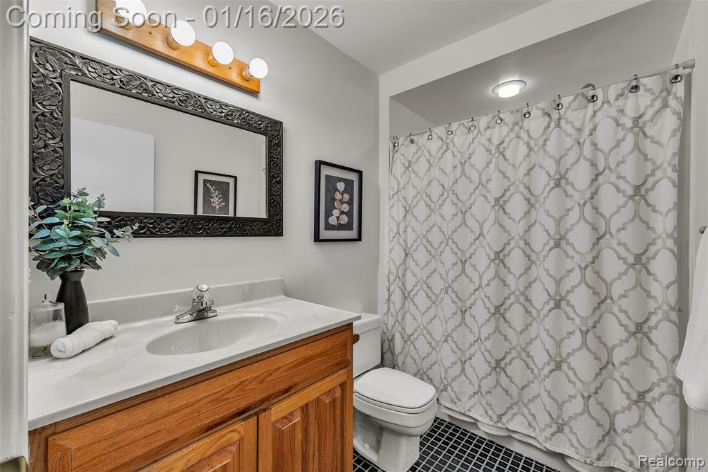 9035 Farmington Road, Livonia, MI 48150 — Photo 31