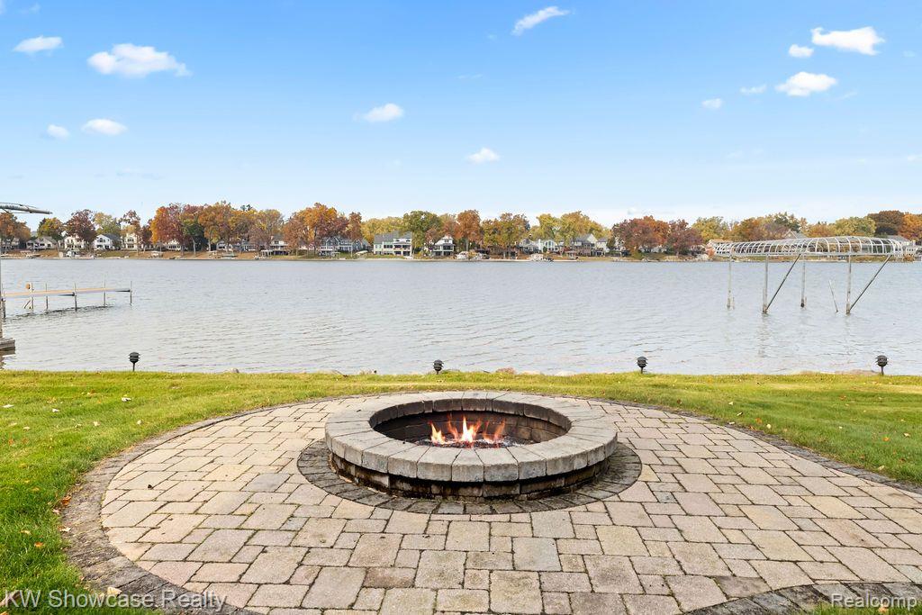 8579 PINE COVE Drive, Commerce Twp, MI 48382 — Photo 8