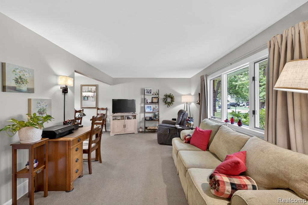 4369 Dixon Drive, Swartz Creek, MI 48473 — Photo 12