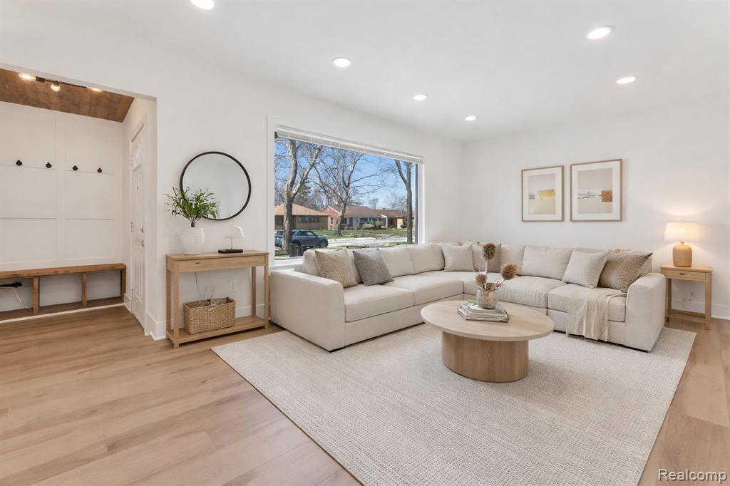 21930 Marlow Street, Oak Park, MI 48237 — Photo 2