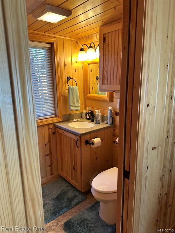 8175 E HOUGHTON LAKE, 1, Houghton Lake, MI 48629 — Photo 28