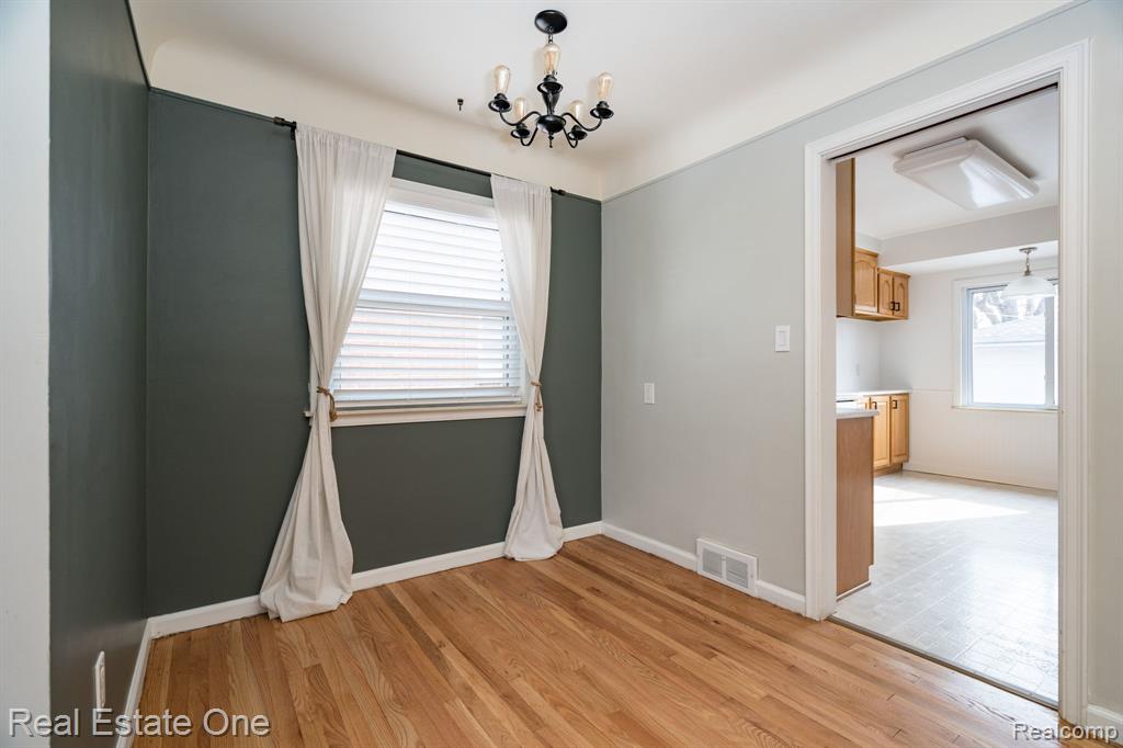 421 W Sunnybrook Drive, Royal Oak, MI 48073 — Photo 9