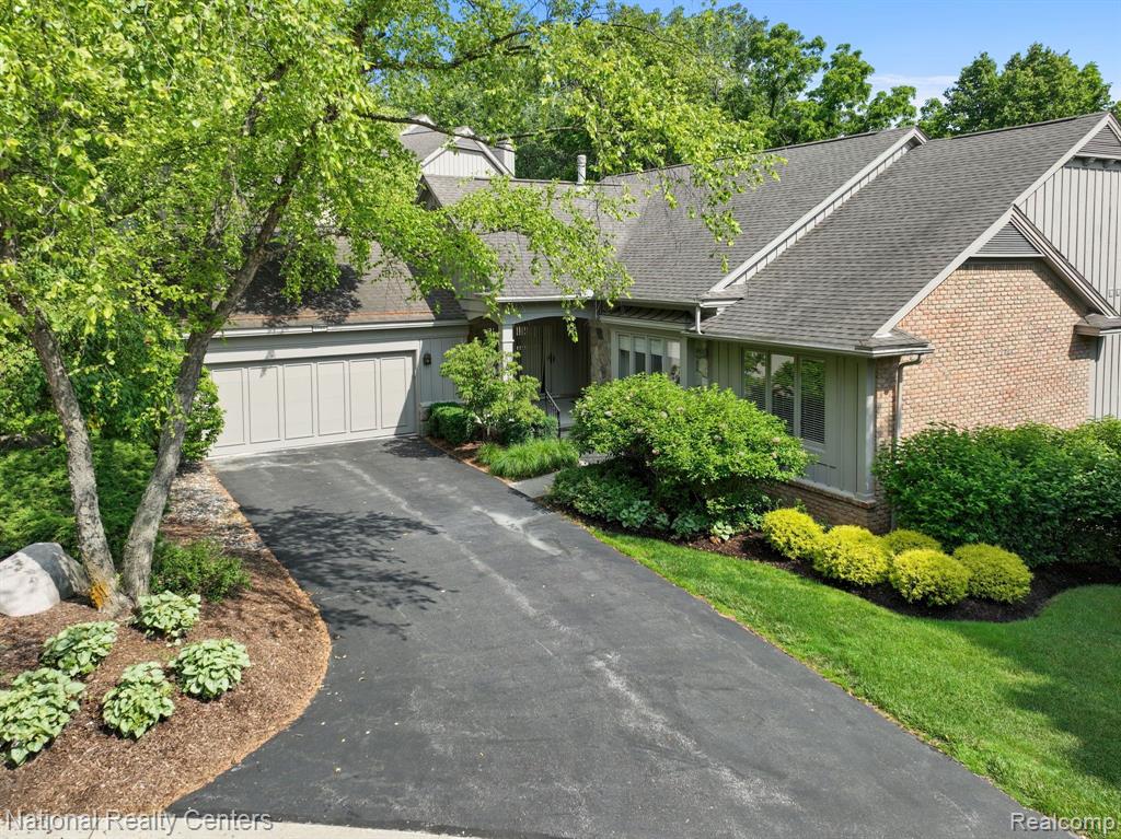 4888 WOODCLIFF HILL Road, West Bloomfield, MI 48323 — Photo 4