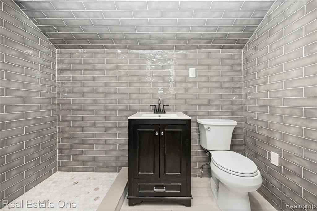 13344 Hart Avenue, Huntington Woods, MI — Photo 39