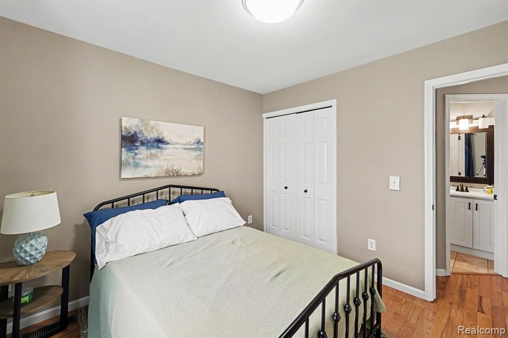 524 Mill Pond Drive, Fenton, MI 48430 — Photo 14