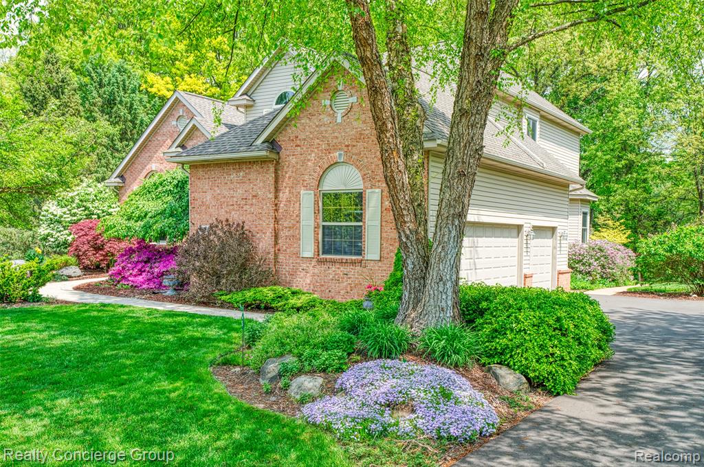 6276 CHAD Court, Brighton, MI 48116 — Photo 2