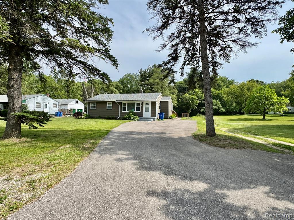 7125 Pontiac Lake Road, Waterford, MI 48327 — Photo 2