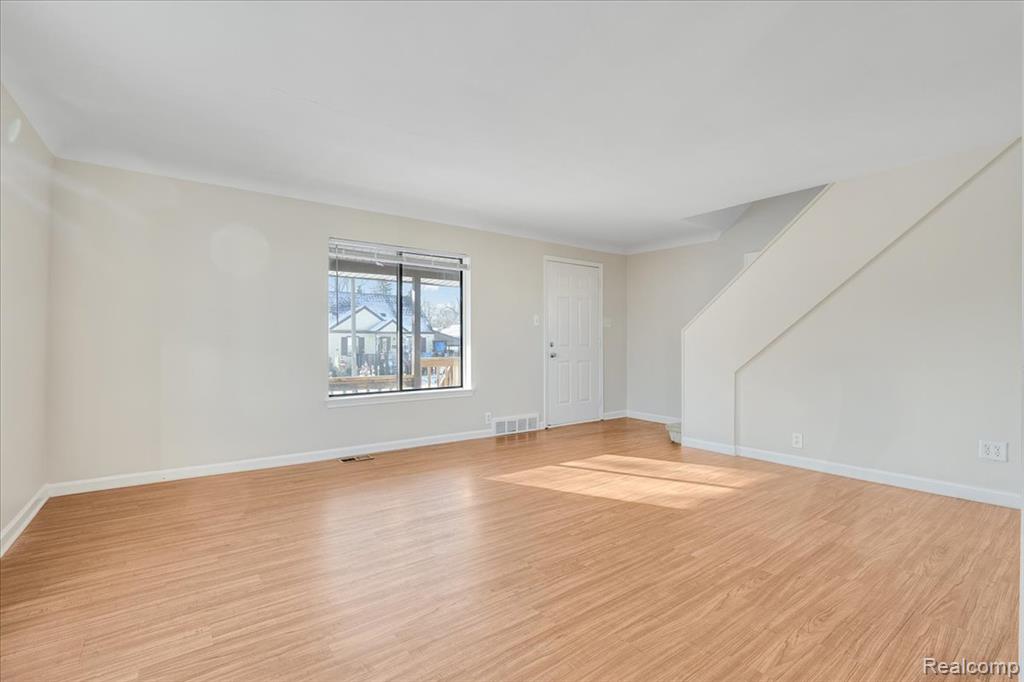 60 W Harry Avenue, Hazel Park, MI 48030 — Photo 7
