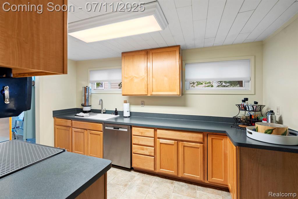 7557 Standard, Center Line, MI 48015 — Photo 27