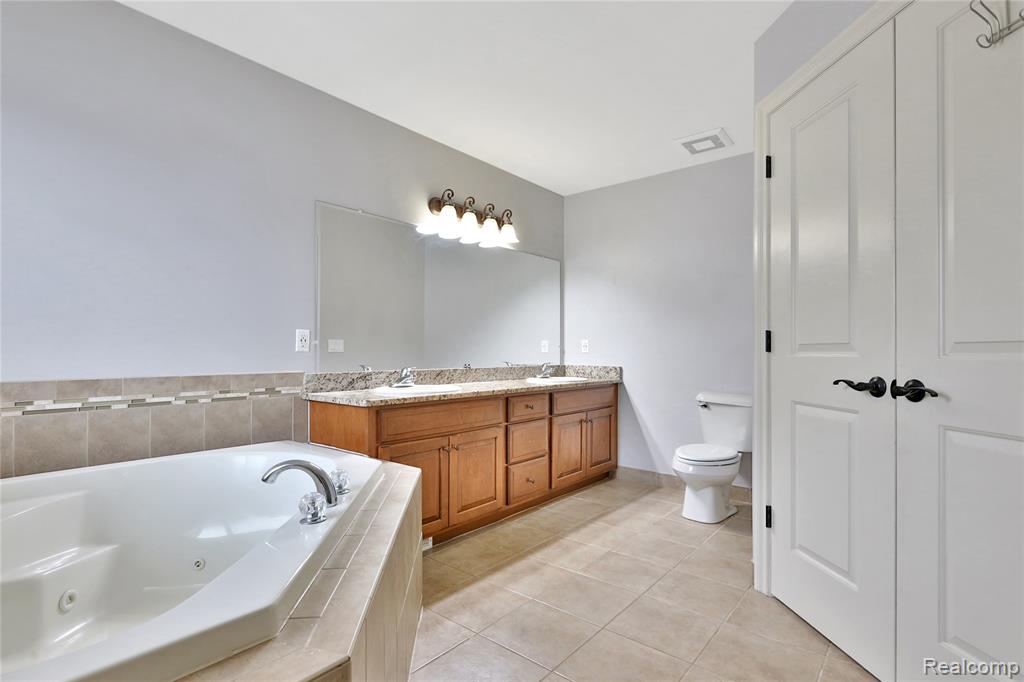 16417 Bishopsgate Drive, Macomb, MI 48044 — Photo 23