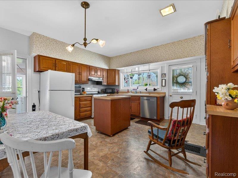 403 Lake Street, Howell, MI 48843 — Photo 15