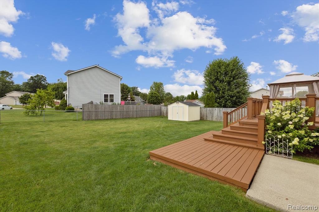 7206 Glen Oak Court, Grand Blanc, MI 48439 — Photo 39