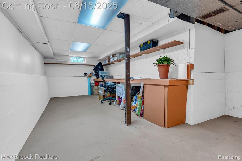 415 W Lake Street, South Lyon, MI 48178 — Photo 21
