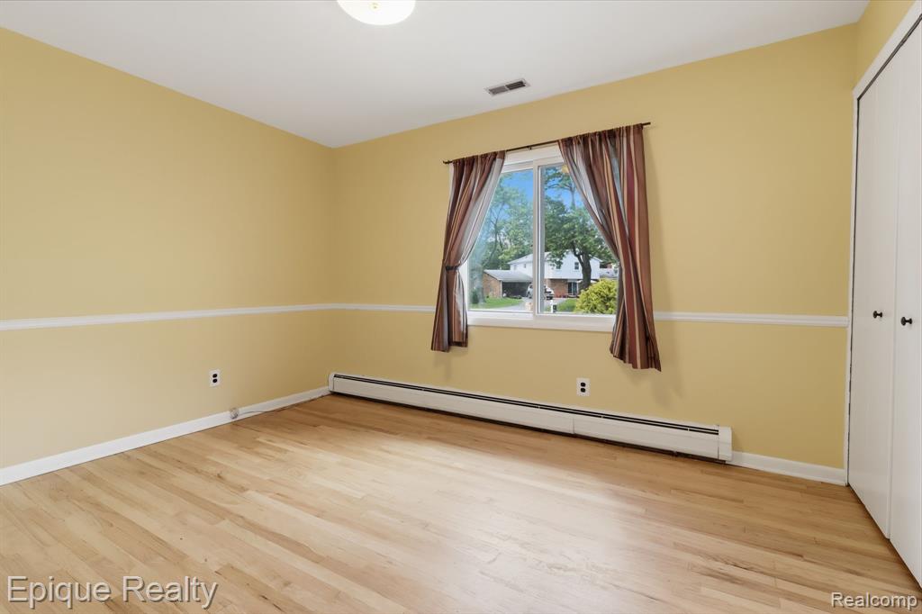 7335 Coach Lane, West Bloomfield, MI — Photo 14
