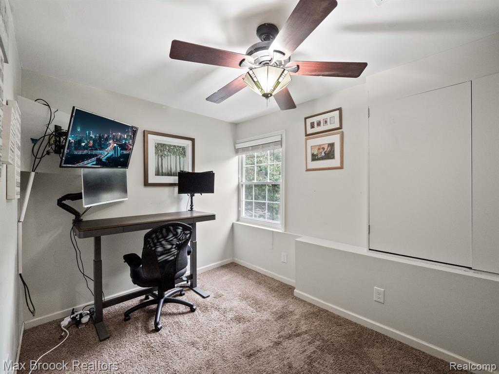 6570 CASTLE Drive, Bloomfield Hills, MI 48301 — Photo 21