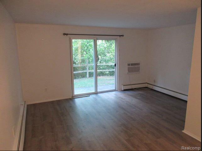 31831 GRAND RIVER Avenue, Farmington, MI 48336 — Photo 2