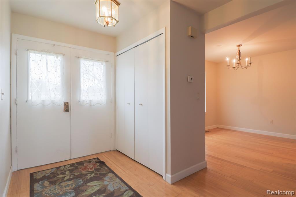 1816 SHIRE, Royal Oak, MI 48073 — Photo 3