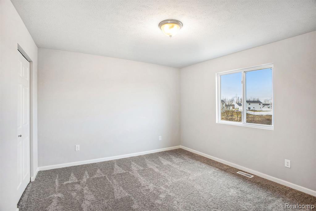 7012 Marigold Court, Grand Blanc, MI 48439 — Photo 19