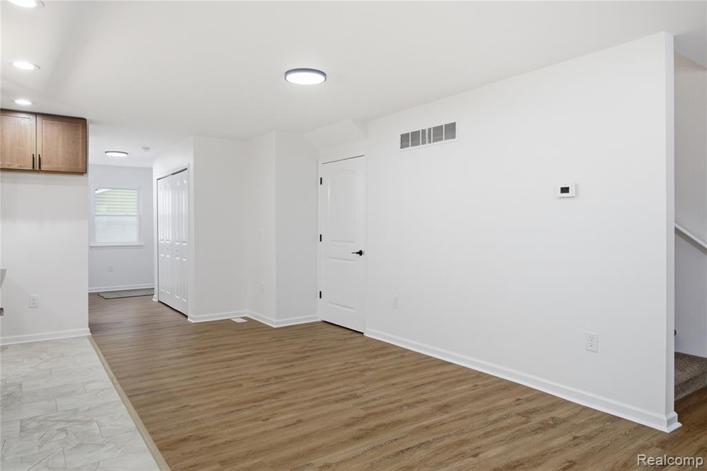 38047 Wabash Street, Romulus, MI 48174 — Photo 9