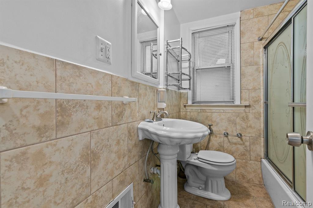 6838 HARTWELL Street, Dearborn, MI 48126 — Photo 11