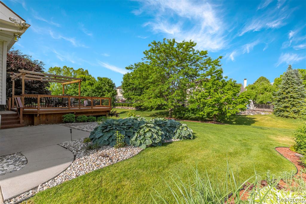 4991 Knollcrest Court, Commerce Twp, MI 48382 — Photo 51