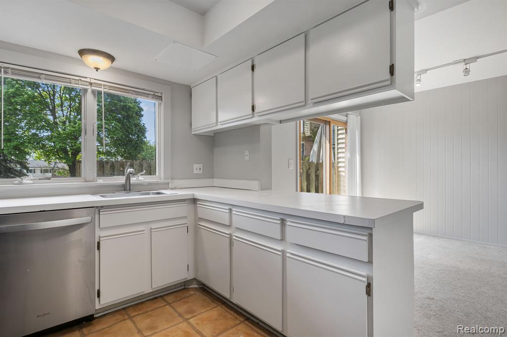 3607 BURBANK Drive, 151, Ann Arbor, MI 48105 — Photo 12