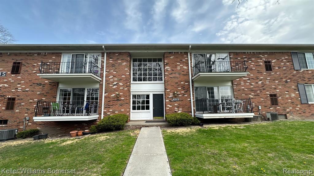 433 Fox Hills, #6, Bloomfield, MI 48304 — Photo 2