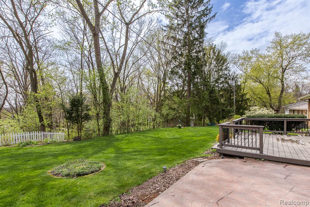 4931 Huron Drive, Clarkston, MI 48348 — Photo 39