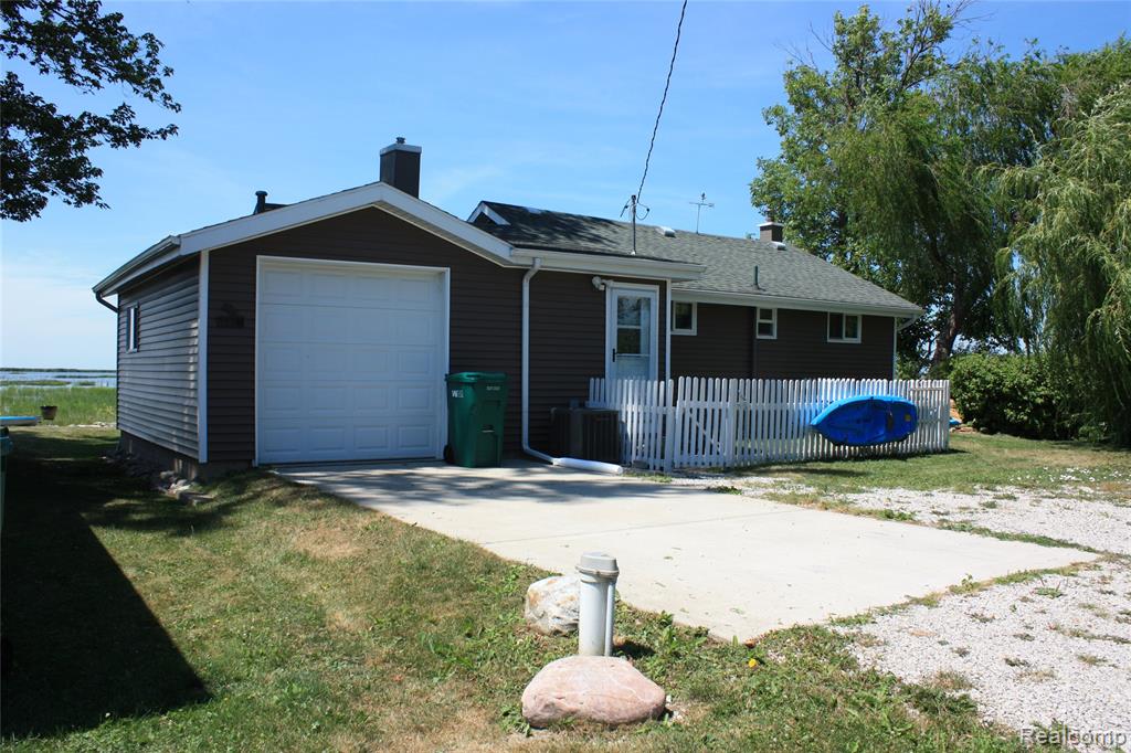 1724 Maple Road, Sebewaing, MI 48759 — Photo 2