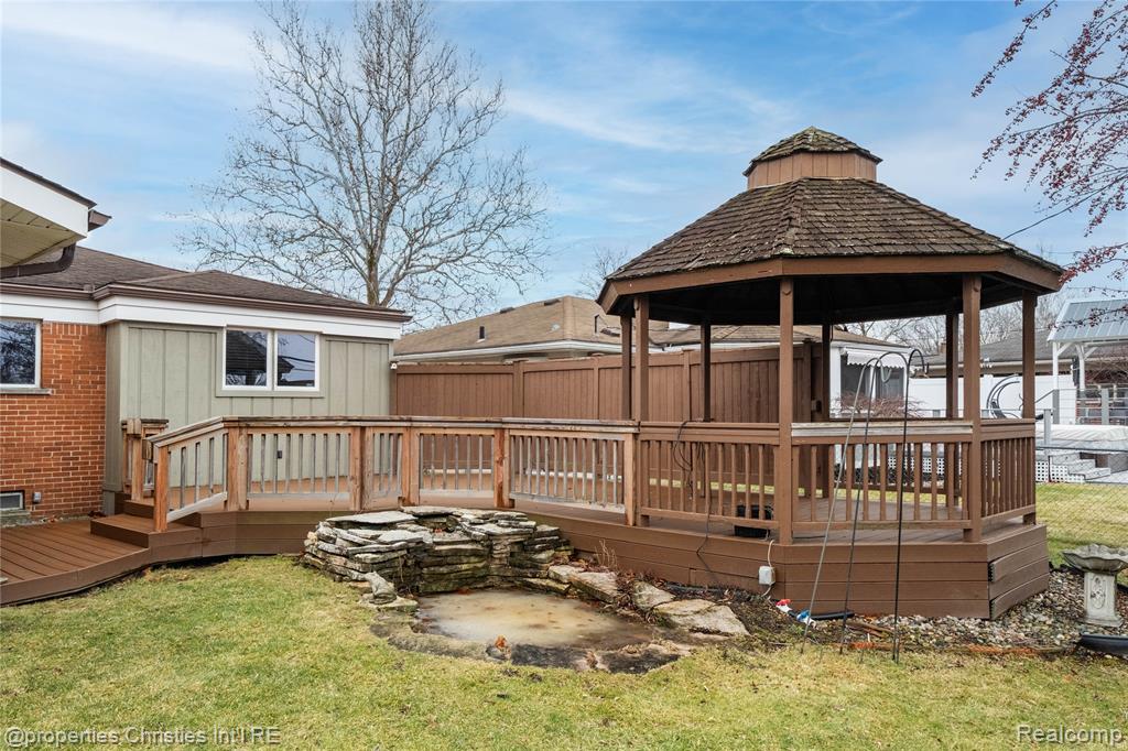 7479 Carrousel Boulevard, Westland, MI — Photo 5