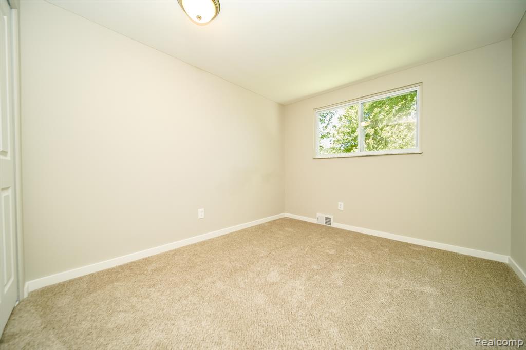 48297 Mallard Drive, New Baltimore, MI 48047 — Photo 59