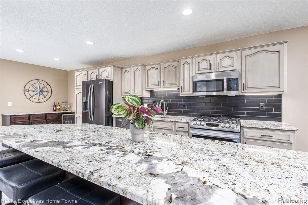 50731 Harbour View Drive N, 26, New Baltimore, MI 48047 — Photo 17