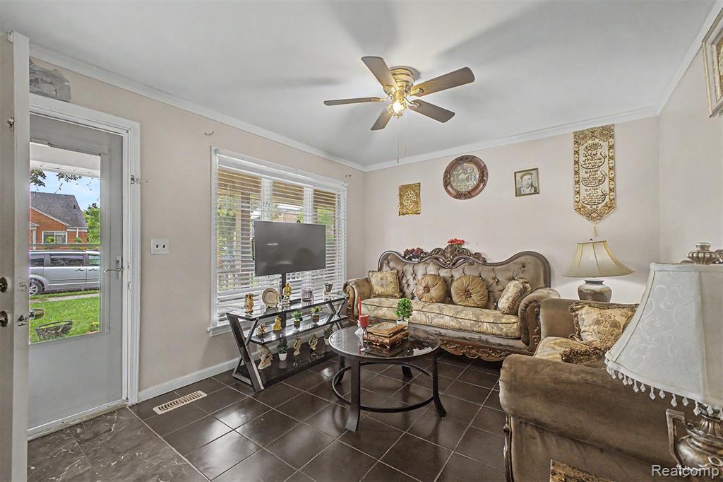 8650 Whitlock Avenue, Dearborn, MI 48126 — Photo 4