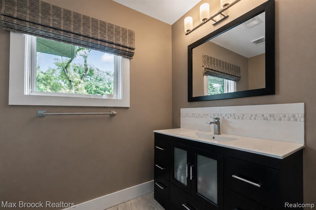 7400 Parkstone Lane, Bloomfield Hills, MI 48301 — Photo 46