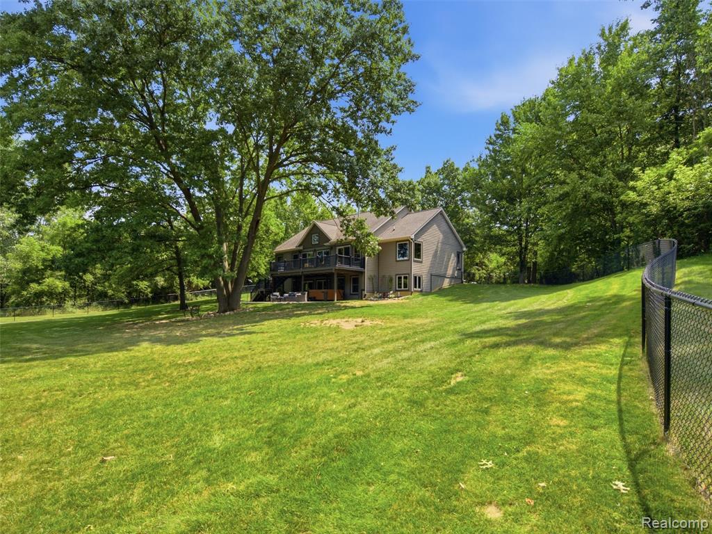 7055 Randall Drive, Fenton, MI 48430 — Photo 2