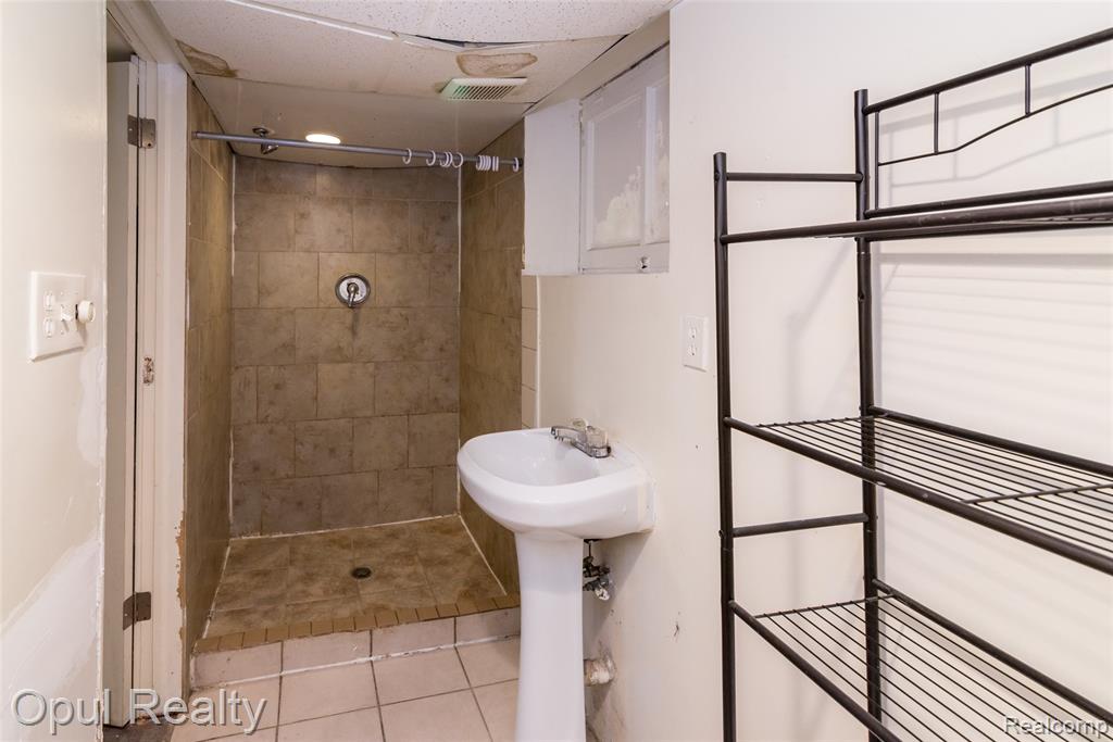 6361 Devereaux Street, Detroit, MI 48210 — Photo 27