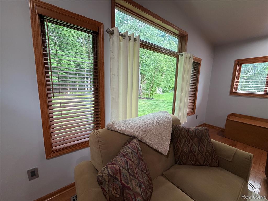 490 Cove View Drive, Waterford, MI 48327 — Photo 27