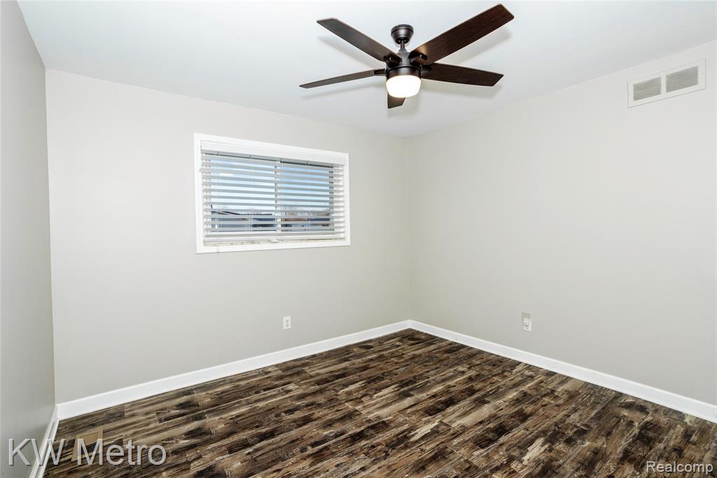 47420 Brent Court, Chesterfield, MI 48047 — Photo 16