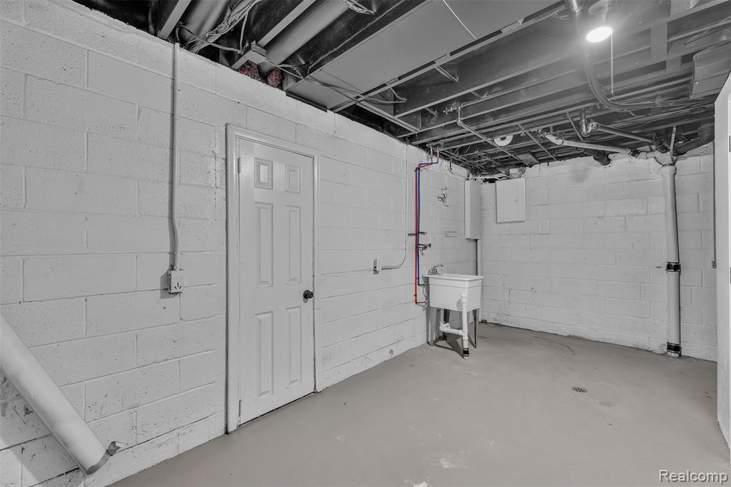 18755 Cambridge Boulevard, Lathrup Village, MI 48076 — Photo 52