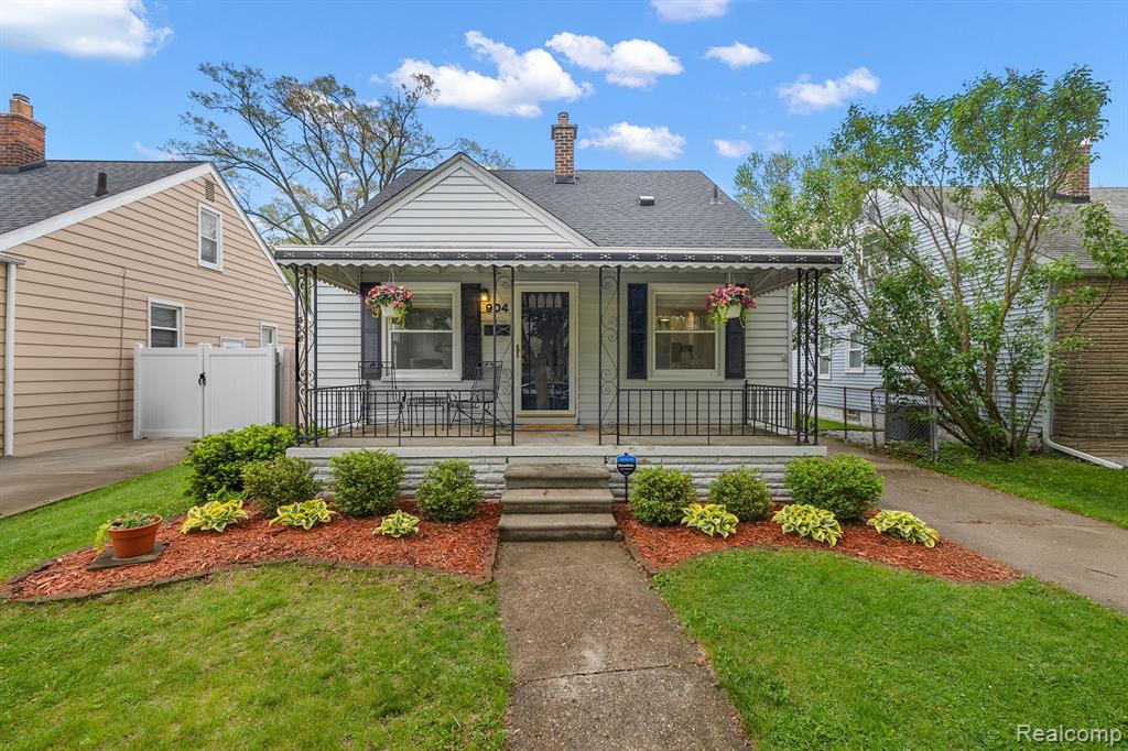 904 N DORCHESTER Avenue, Royal Oak, MI 48067 — front exterior