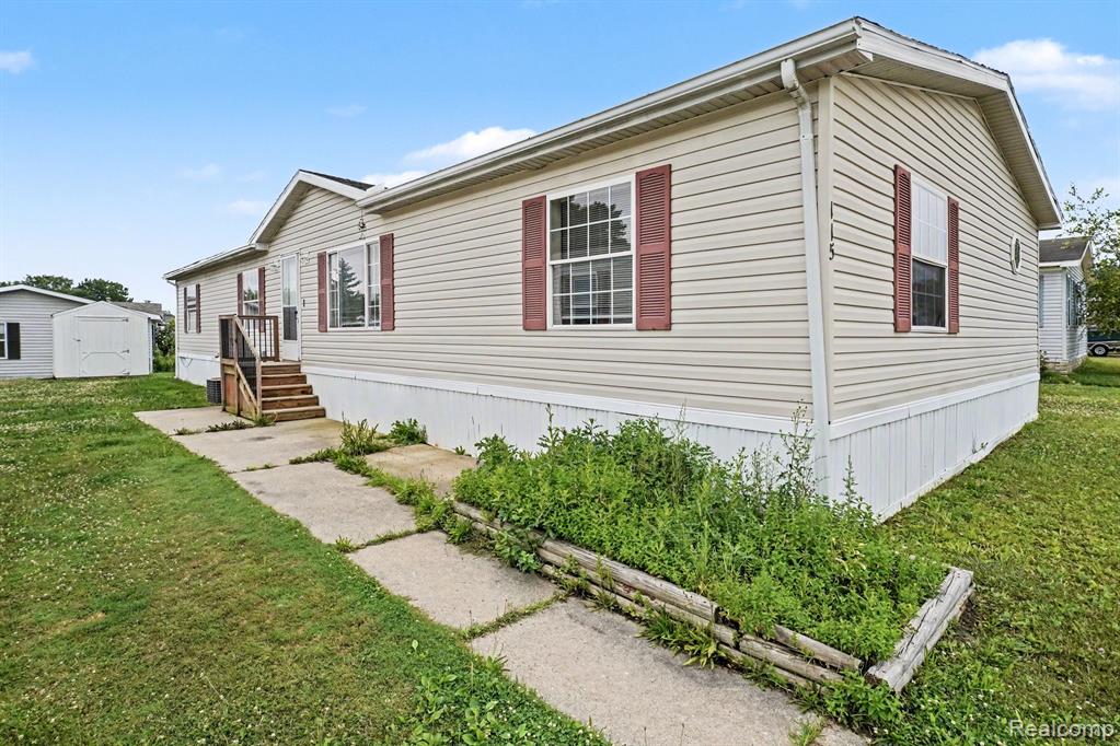 115 Fox Hound Court, Grand Blanc, MI 48439